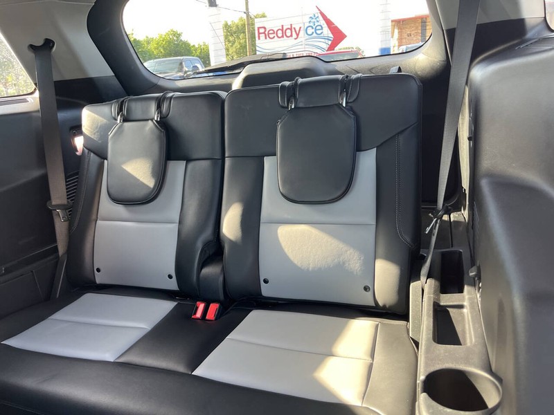 Ford Explorer Vehicle Image 09