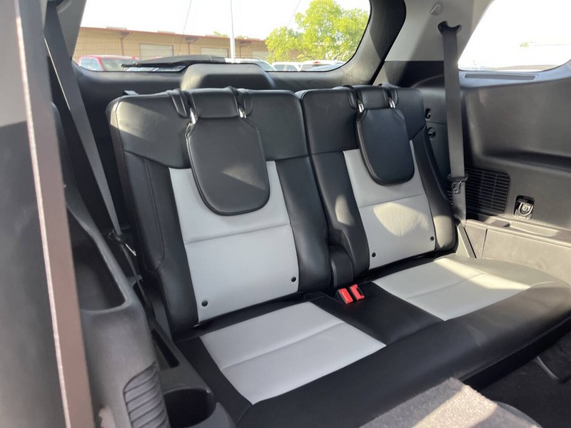Ford Explorer Vehicle Image 12