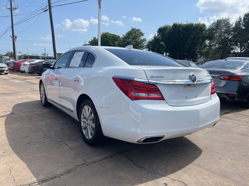 Buick LaCrosse Vehicle Image 02