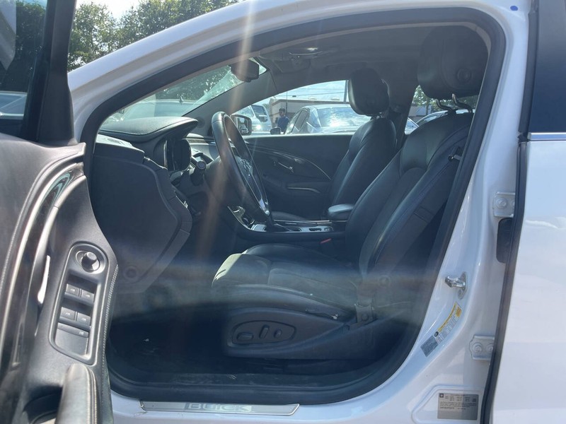 Buick LaCrosse Vehicle Image 06