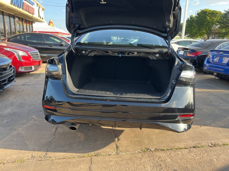 Nissan Sentra Vehicle Image 09