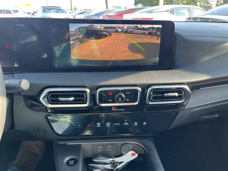 Nissan Sentra Vehicle Image 12