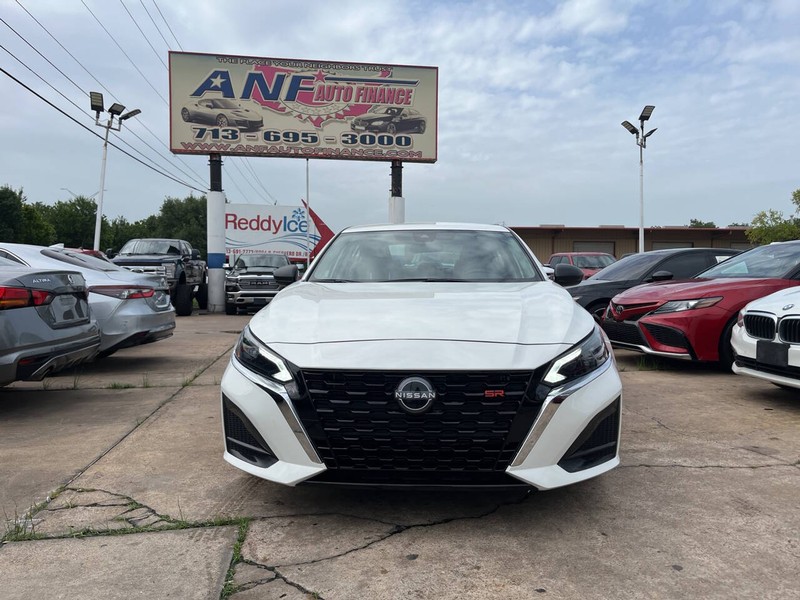 Nissan Altima Vehicle Image 02
