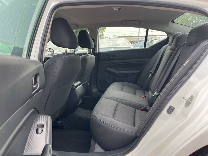 Nissan Altima Vehicle Image 08
