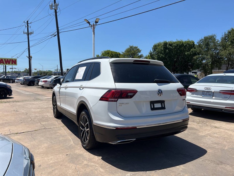 Volkswagen Tiguan Vehicle Image 03
