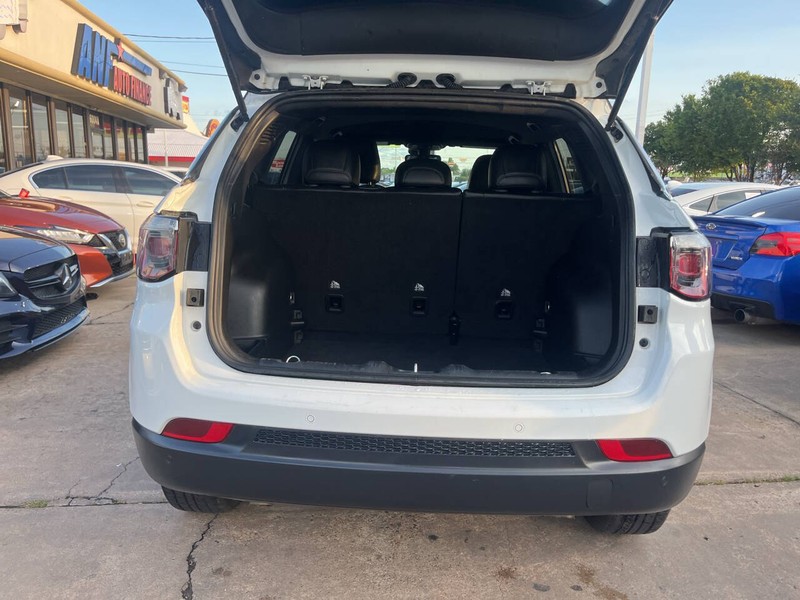 Jeep Compass Vehicle Image 09