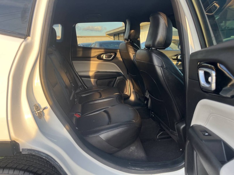 Jeep Compass Vehicle Image 10