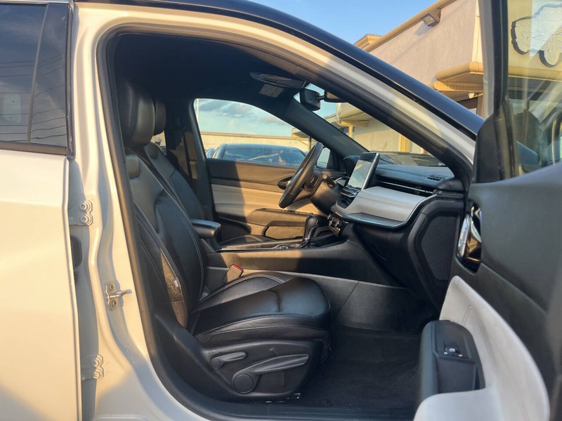 Jeep Compass Vehicle Image 11