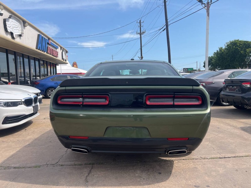 Dodge Challenger Vehicle Image 04