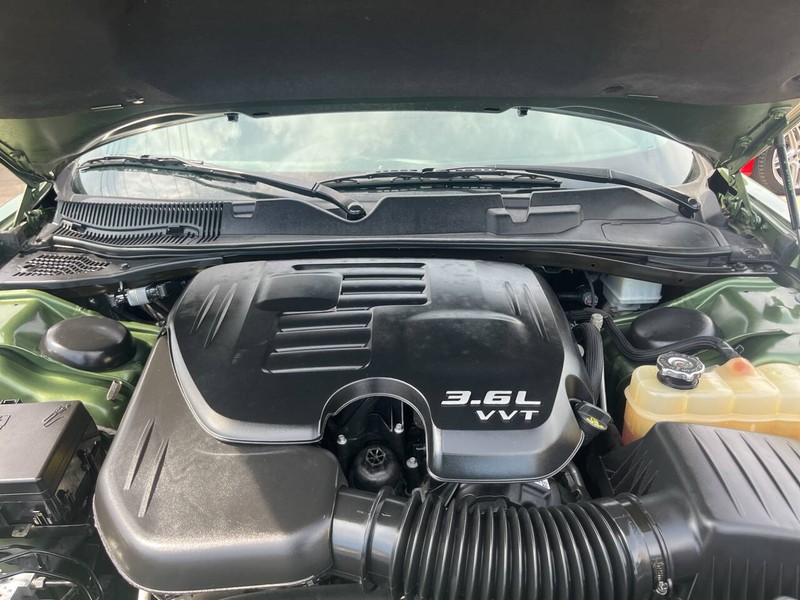 Dodge Challenger Vehicle Image 12