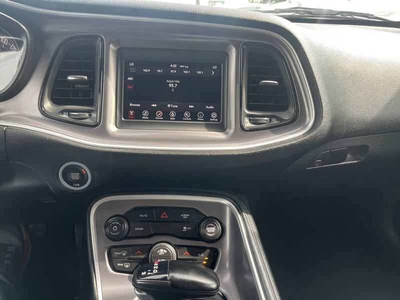 Dodge Challenger Vehicle Image 13