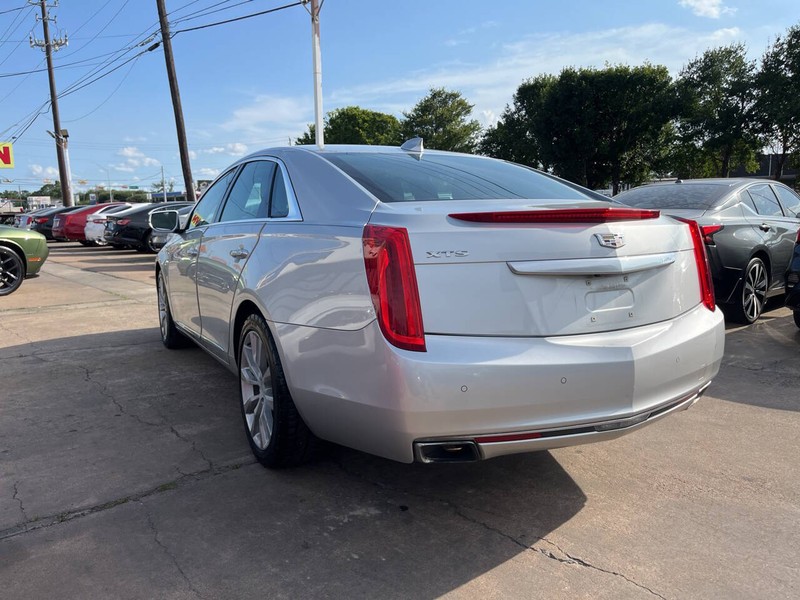 Cadillac XTS Vehicle Image 03