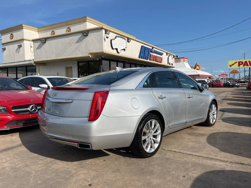 Cadillac XTS Vehicle Image 05