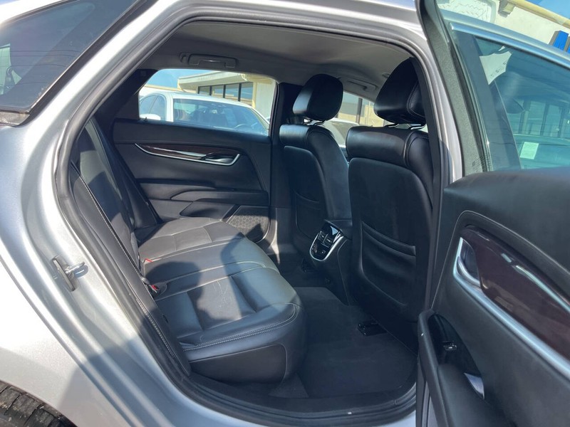 Cadillac XTS Vehicle Image 11