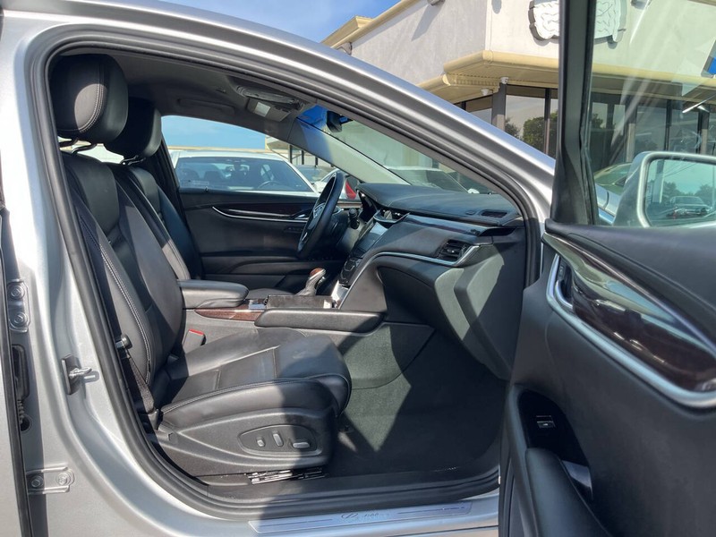 Cadillac XTS Vehicle Image 12