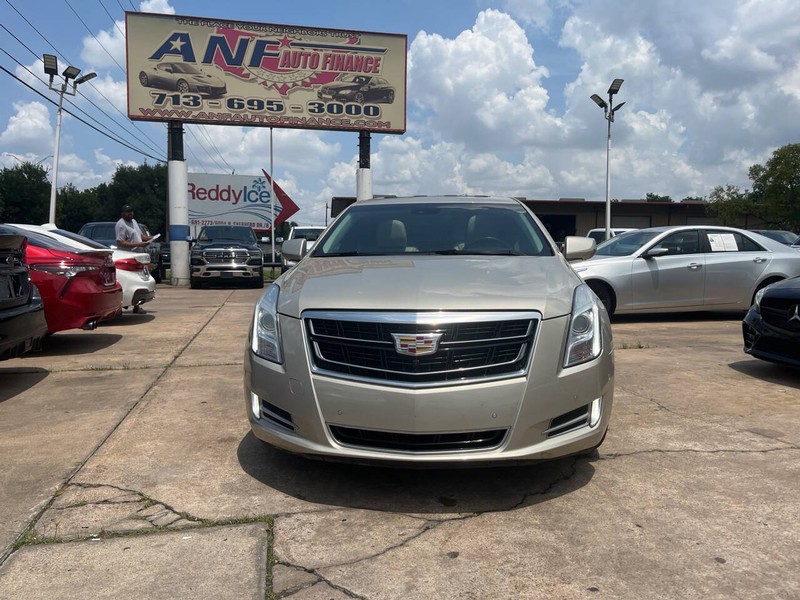 Cadillac XTS Vehicle Image 02