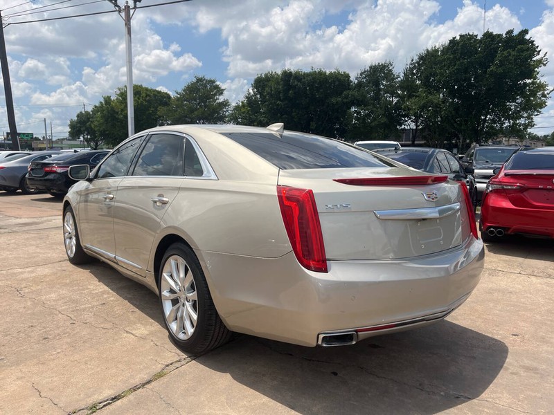 Cadillac XTS Vehicle Image 03