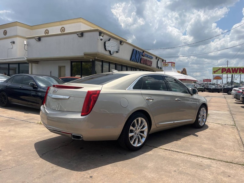 Cadillac XTS Vehicle Image 05