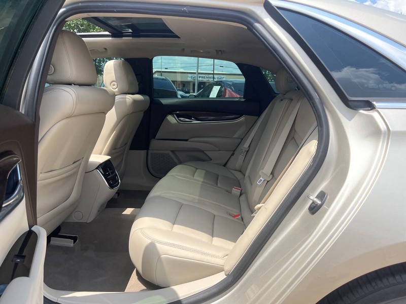 Cadillac XTS Vehicle Image 08