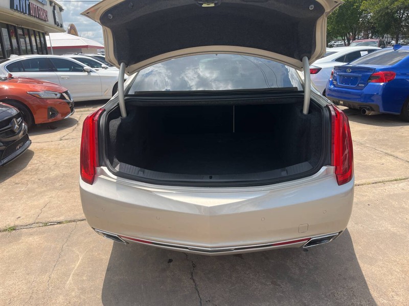 Cadillac XTS Vehicle Image 09