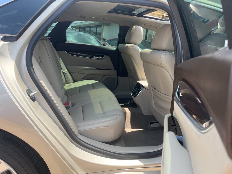 Cadillac XTS Vehicle Image 10