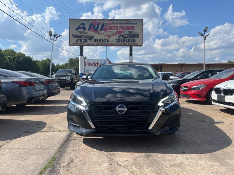Nissan Altima Vehicle Image 02