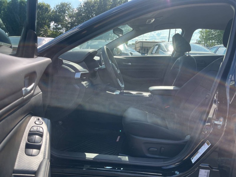 Nissan Altima Vehicle Image 07