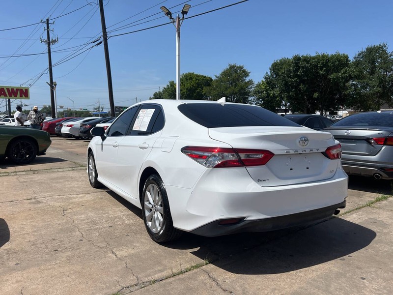 Toyota Camry Vehicle Image 03