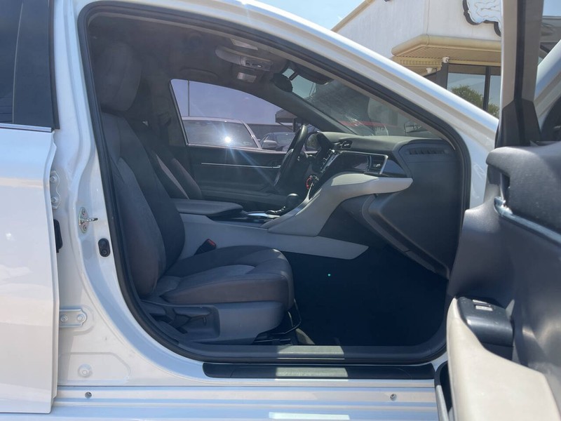 Toyota Camry Vehicle Image 11