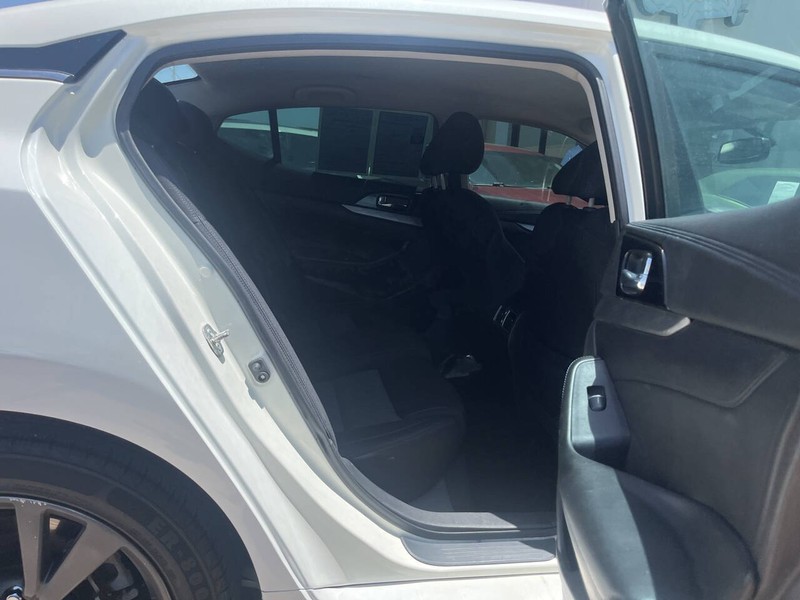 Nissan Maxima Vehicle Image 11
