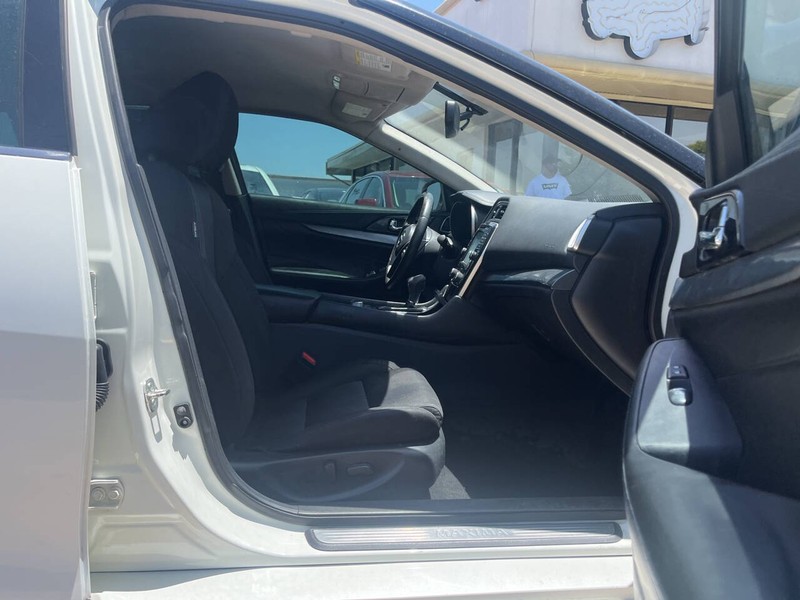 Nissan Maxima Vehicle Image 12