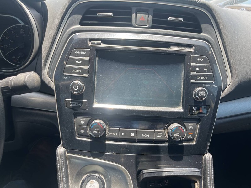 Nissan Maxima Vehicle Image 13