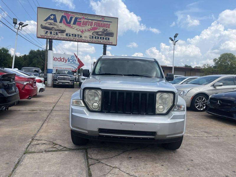 Jeep Liberty Vehicle Image 02