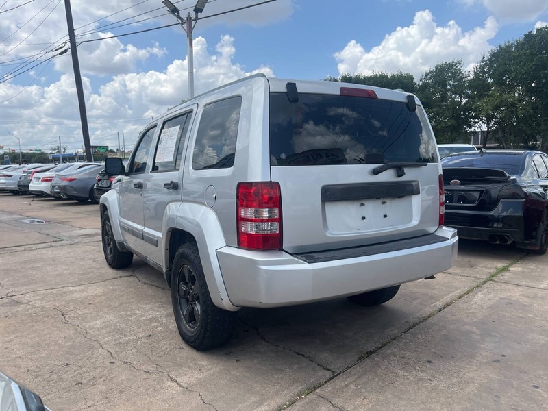 Jeep Liberty Vehicle Image 03