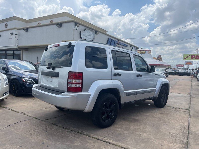Jeep Liberty Vehicle Image 05