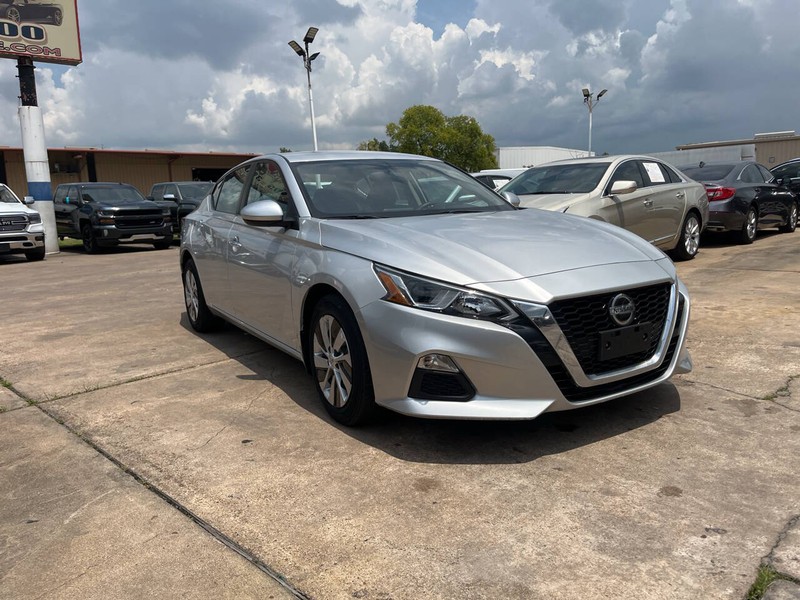 Nissan Altima Vehicle Image 06
