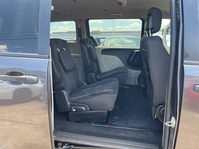 Dodge Grand Caravan Vehicle Image 11