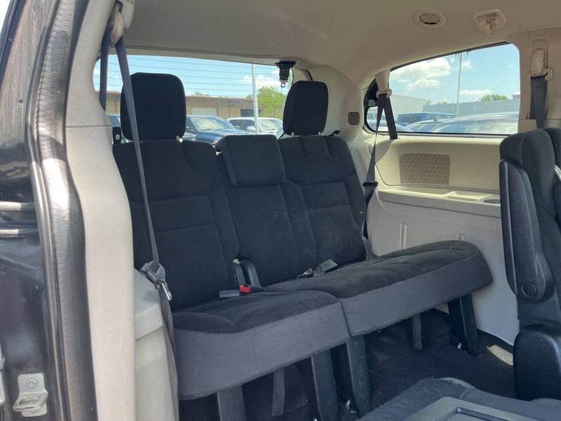 Dodge Grand Caravan Vehicle Image 12