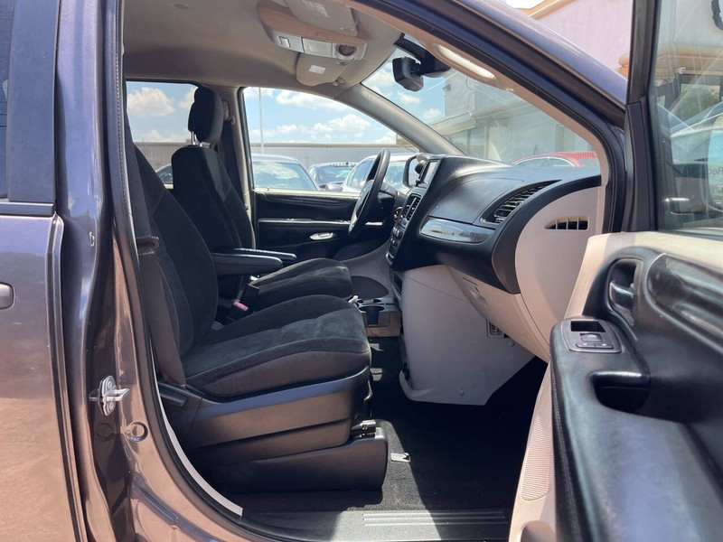 Dodge Grand Caravan Vehicle Image 13