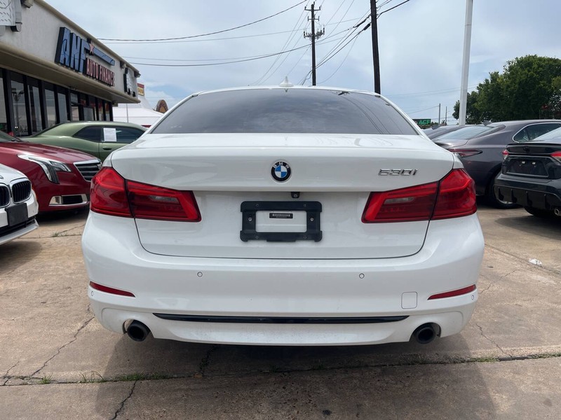 BMW 5 Series Vehicle Image 04