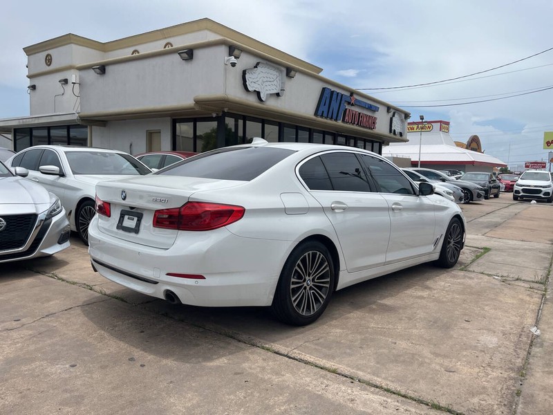 BMW 5 Series Vehicle Image 05