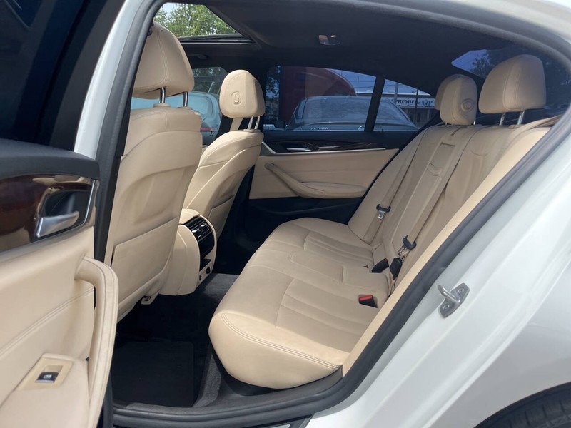 BMW 5 Series Vehicle Image 08