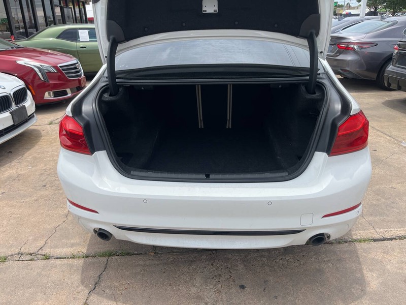 BMW 5 Series Vehicle Image 09