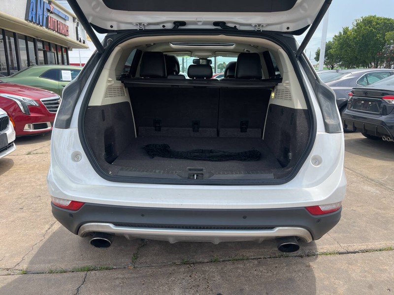 Lincoln MKC Vehicle Image 09