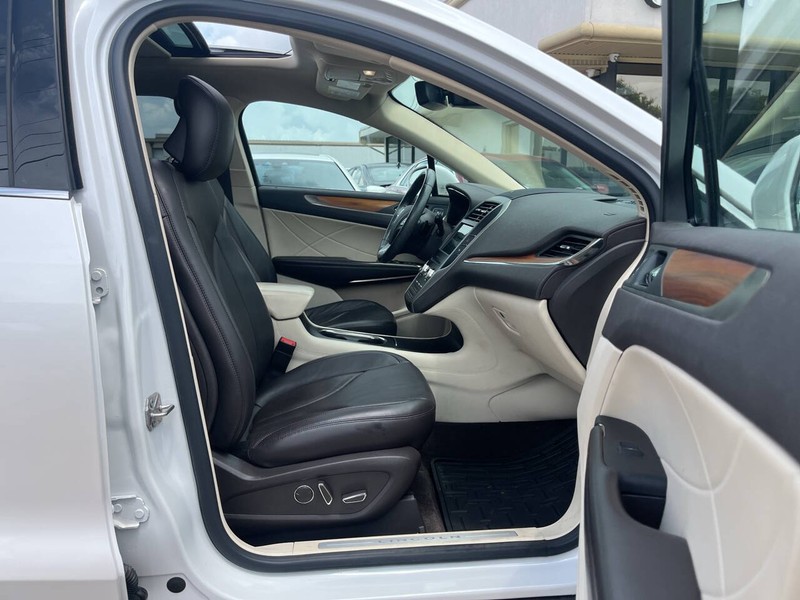 Lincoln MKC Vehicle Image 11