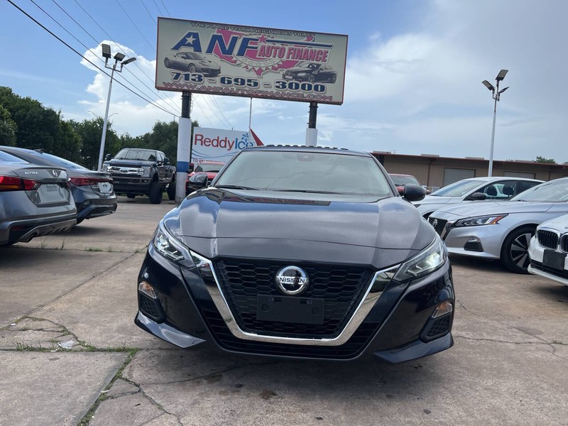 Nissan Altima Vehicle Image 02