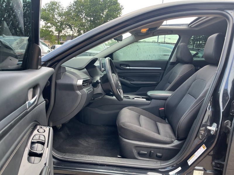 Nissan Altima Vehicle Image 07