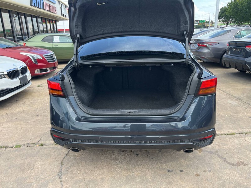 Nissan Altima Vehicle Image 09