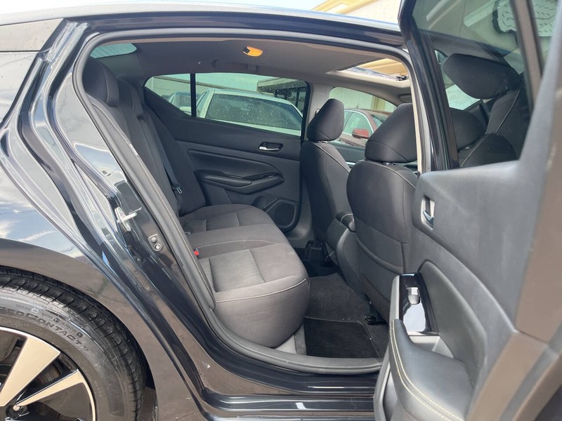Nissan Altima Vehicle Image 10