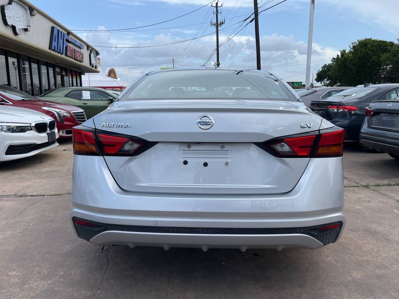 Nissan Altima Vehicle Image 04